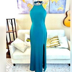 Stunning Vintage/Y2K Emerald Faux Diamond studded necklinecrisscross back - sz 5